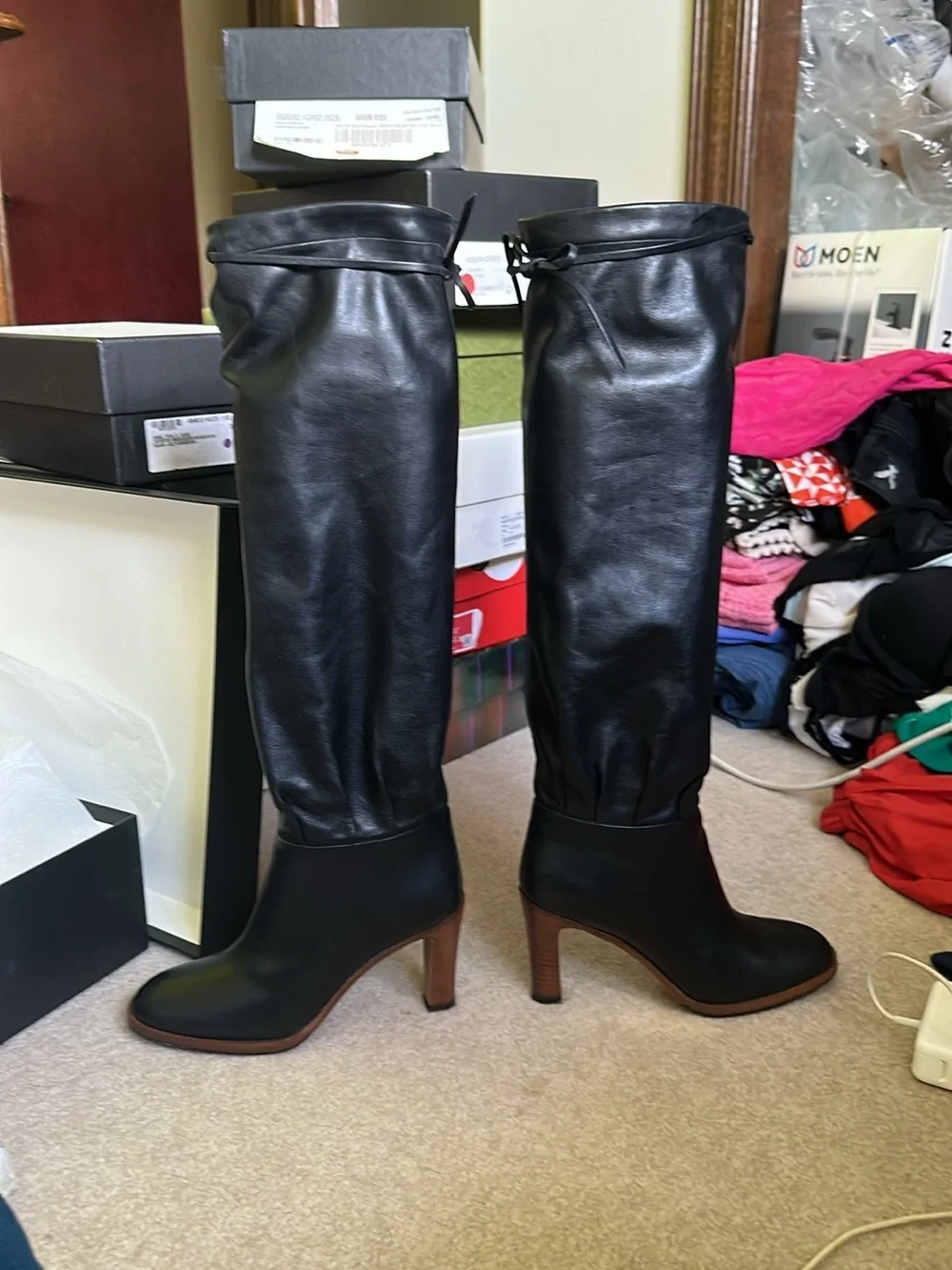 Gucci luxury knee